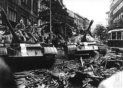 invasion 1968 czechoslovakia soviet troops eyes through prague radio czechoslovak refused soviets