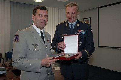 Henri Bentégeat et Vlastimil Picek, photo: www.army.cz