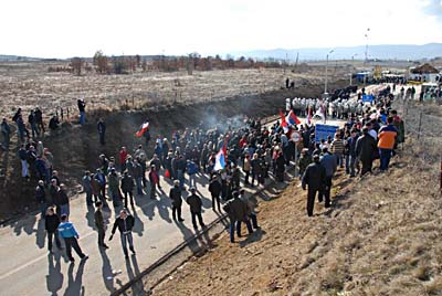 Les émeutes au passage frontière de 'Gate 3' dans la région de Merdare, photo: www.army.cz