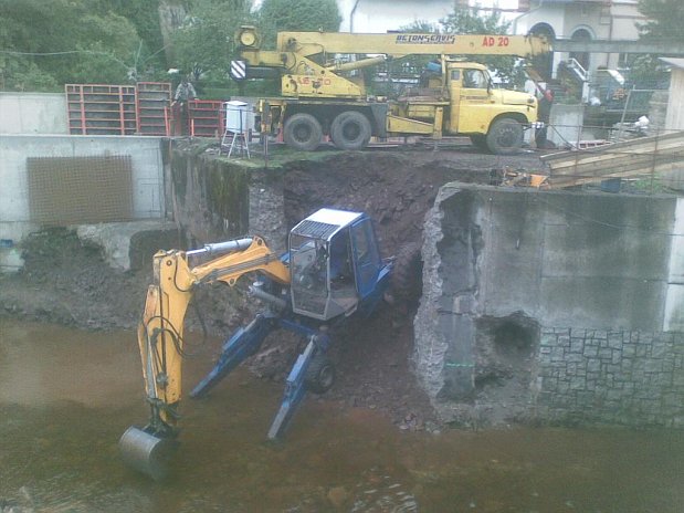 Ausbaggern der Fahrrinne (Foto: Bagry.cz)