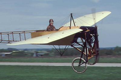 Swedish aviator Mikael Carlson in his Bleriot plane, photo: www.classic-wings.de