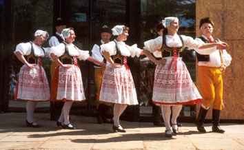 Photo: www.geocities.com/ beskydydancers