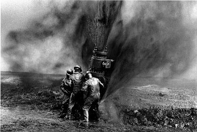 Workers, photo: Sebastiao Salgado, Leica Gallery Prague