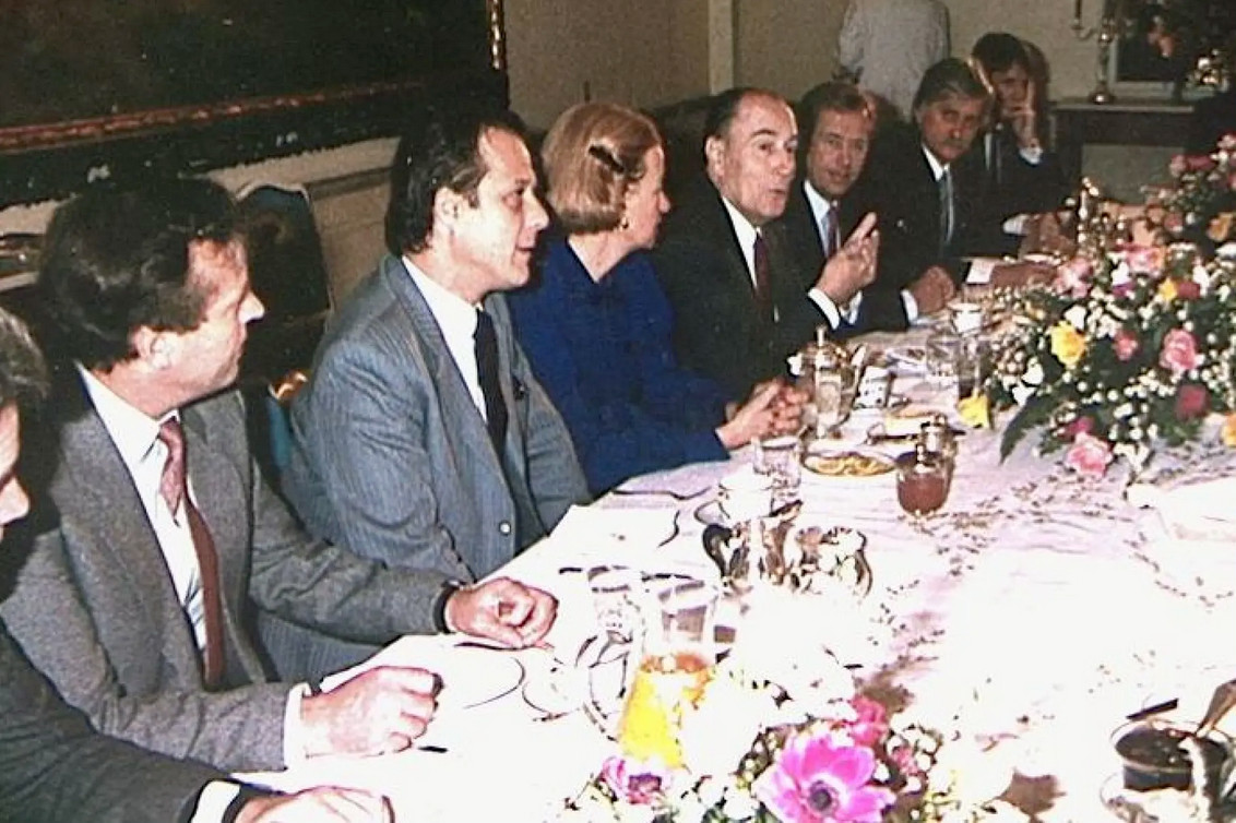 Le petit déjeuner s'est déroulée il y a 25 ans, le 9 décembre 1988, photo: Site officiel de l'Ambasade de France à Prague Le petit déjeuner s'est déroulée il y a 25 ans, le 9 décembre 1988, photo: Site officiel de l'Ambasade de France à Prague