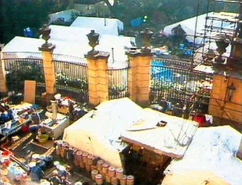 Lager im Innenhof der Botschaft (Foto: www.prag.diplo.de)