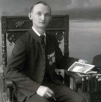 Josef Knedlhans, designer of the flag flown from a balcony during T.G. Masaryk's review of the parade form Sokol NY to Carnegie Hall, photo: www.sokolnewyork.org
