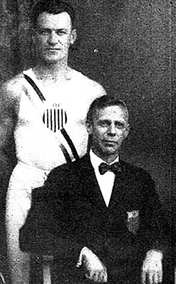 Frank Kriz (left), photo: www.sokolnewyork.org