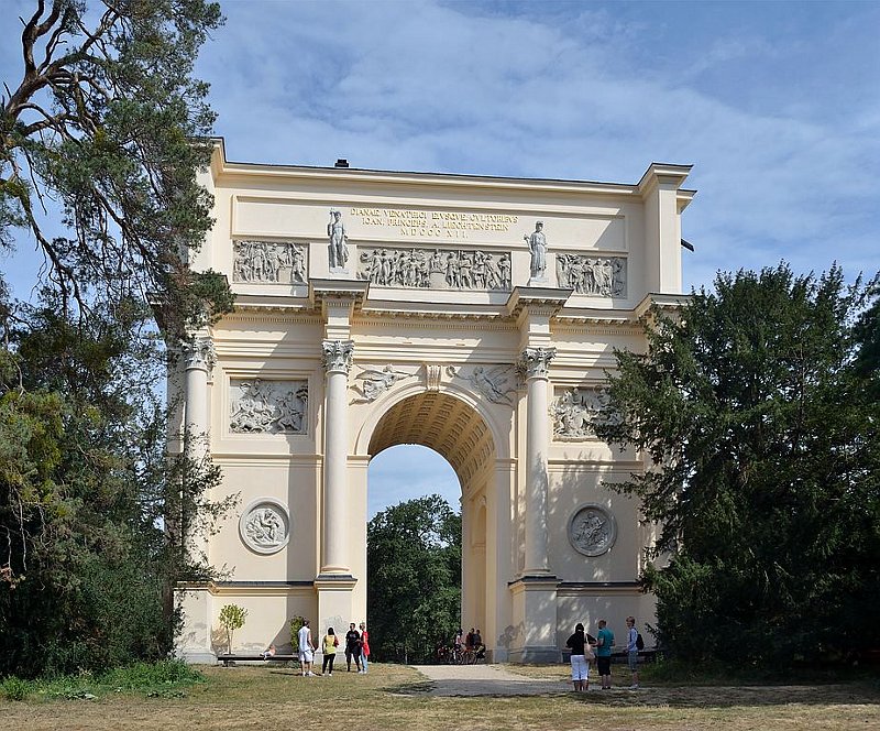 Pourquoi L Arc De Triomphe A été Construit Radio Prague - Le domaine de Valtice et de Lednice