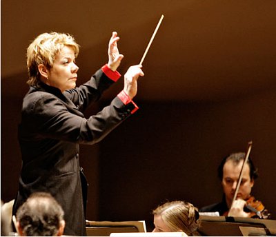 Marin Alsop, photo: Grant Leighton, www.marinalsop.com