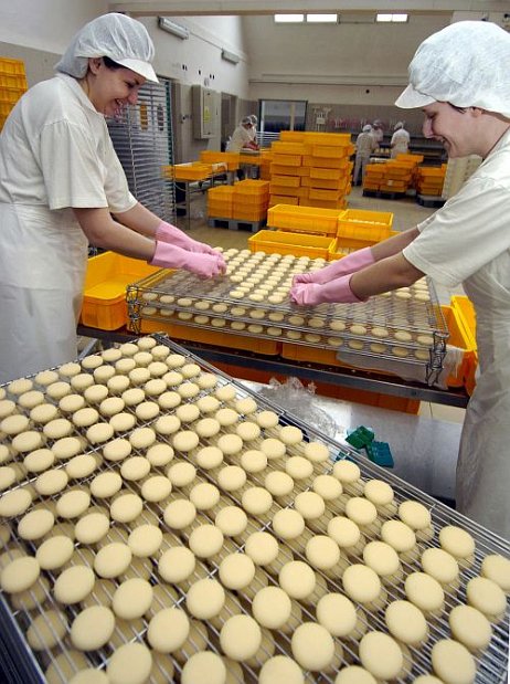 Herstellung der Olmützer Quargeln (Foto: www.ct24.cz)