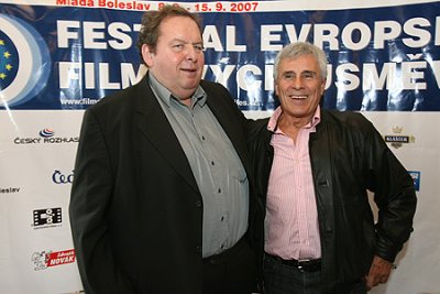Ottfried Fischer (links) und Gojko Mitic (Foto: www.filmsmiles.cz)