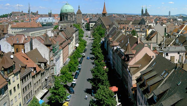 Nürnberg - ein Blick über die Altstadt vom Spittlertorturm (Foto: Manfred Braun, www.wikimedia.org)