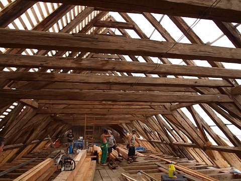 Renovierungsarbeiten auf dem Speicherboden
