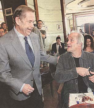 Vaclav Havel with Michael Kocab, photo: Dan Materna, MFDnes, 10.5.06