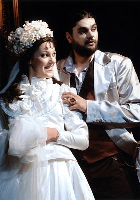 Don Giovanni, Zuzana Marková mit Martin Gurbal (Foto: Josef Hradil)