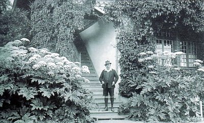 Giant hogweed in the garden of Kladska chateau, photo: Archive of Schönburg-Waldenburg family