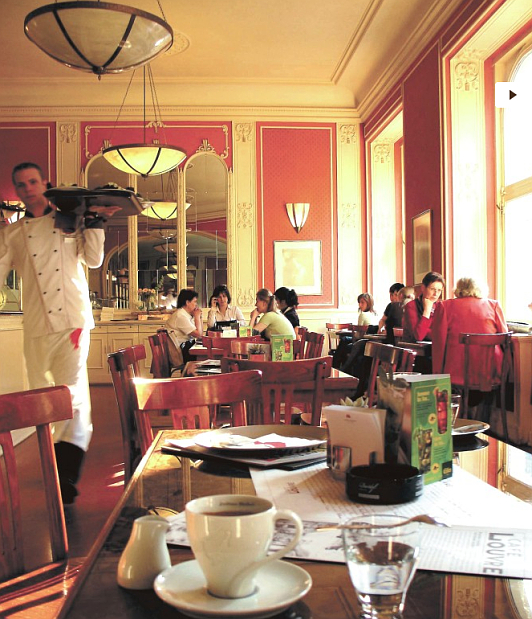 Cafe Louvre