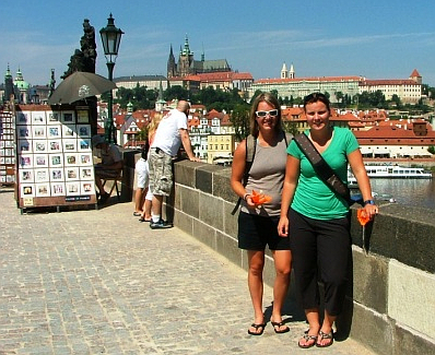 Carson Duggan, Stephanie Jones (right), photo: www.hc-slavia.cz
