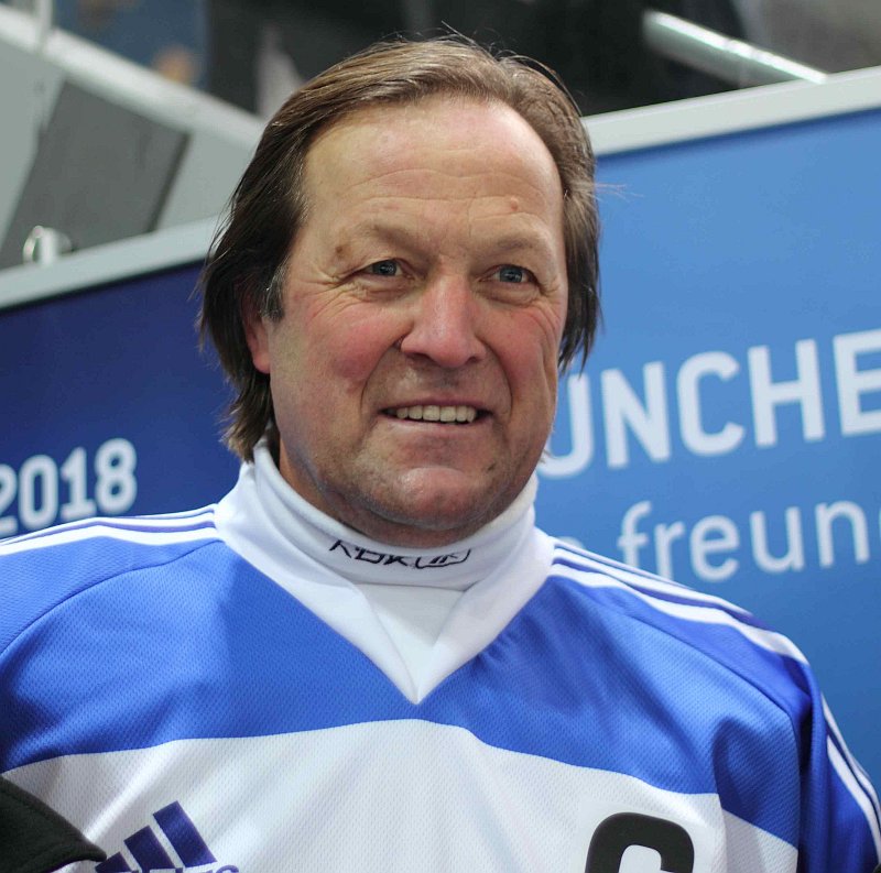 Tagesecho Gedenken an Eishockeytrainer <b>Karel Gut</b> wird auch in Landshut <b>...</b> - kuehnhackl_erich