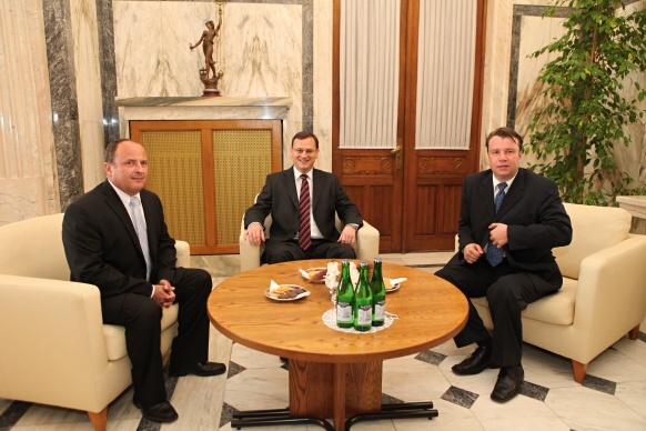 Vladimír Tošovský, Petr Nečas und Martin Kocourek (Foto: www.vlada.cz)