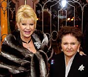 Ivana Trump with her mother, photo: CTK