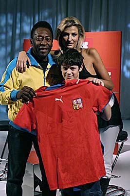 pele and tereza maxova show czech kit
