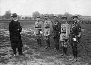 T.G. Masaryk avec Maurice Joseph Pellé (à gauche) et Louis-Eugène Faucher (second de droite) en 1919, photo: CTK
