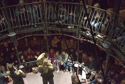 Photo: http://formanstheatre.cz