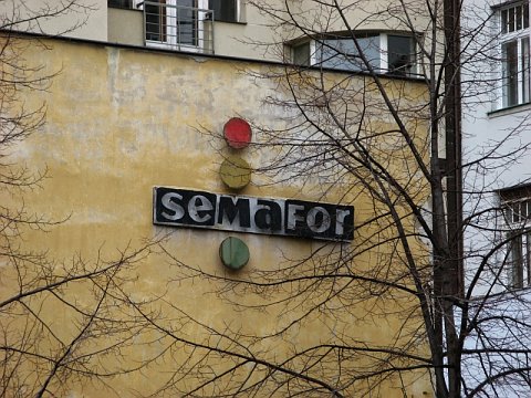 Theater Semafor in der Fußgängerpassage Alfa