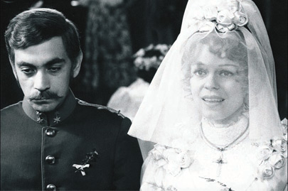 Petr Čepek und Iva Janžurová im Herzs Film „Eine standesgemäße Ehe“