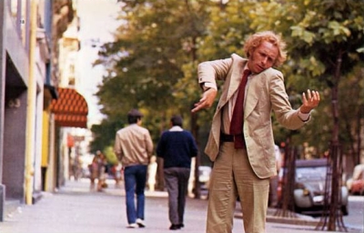 'Le Grand blond avec une chaussure noire'