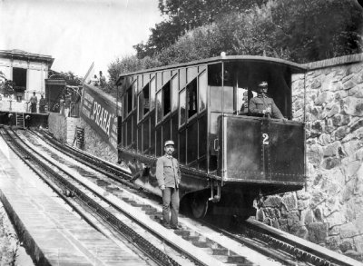 Od Vltavy na Letenský vrch byla postavena lanovka u příležitosti Zemské jubilejní výstavy