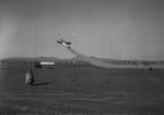 První úspěšný start letadla s pomocnými raketymi 12.8.1941, foto: NASA/JPL První úspěšný start letadla s pomocnými raketymi 12.8.1941, foto: NASA/JPL