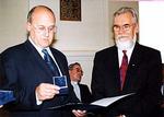 Bohumil Med (vpravo) při předávání ceny Gratias Agit 2002 Bohumil Med (vpravo) při předávání ceny Gratias Agit 2002