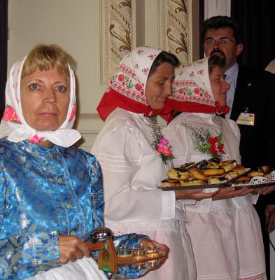 Alena Gecse (left)
