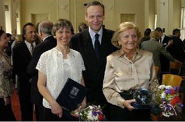 Alena Gilbert (right) and Olga Schmalzried with the Gratias Agit award and Cyril Svoboda