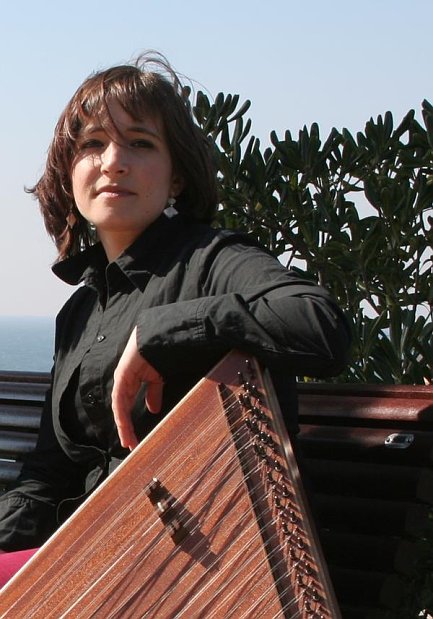 Marina Albero con su salterio, foto: www.myspace.com/ marinaalbero