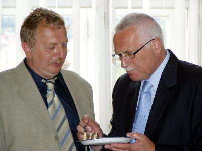 Ivan Hausner and Vaclav Klaus (right)