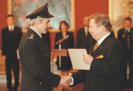 Jiri Kolar (à gauche) et Vaclav Havel