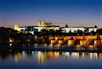 Praga por la noche