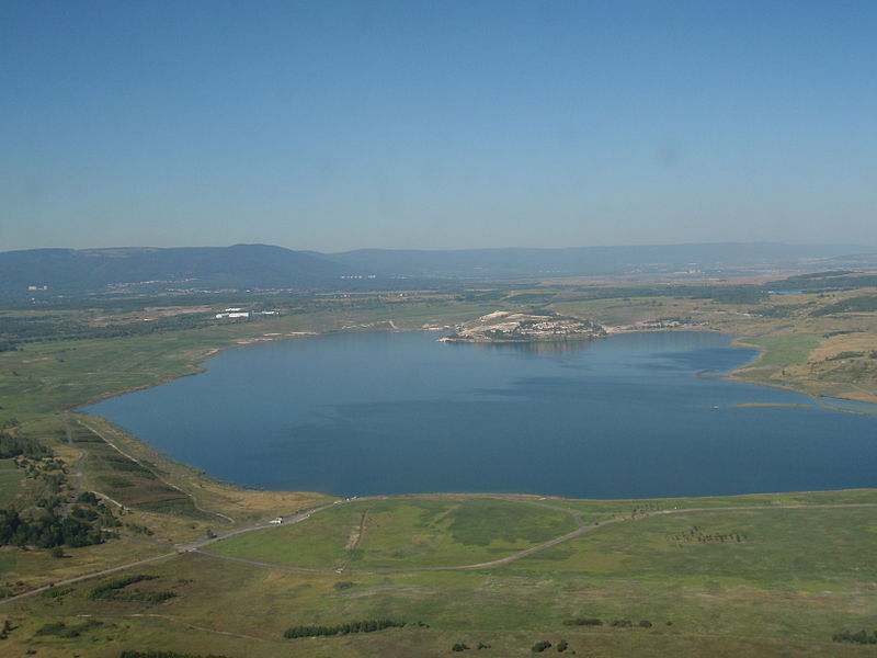 Pohled na vznikající jezero od bývalé obce Pařidla