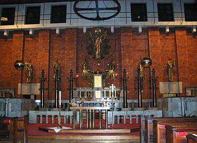 El altar de la iglesia