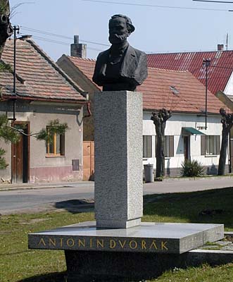 Monumento de Antonín Dvořák en Zlonice
