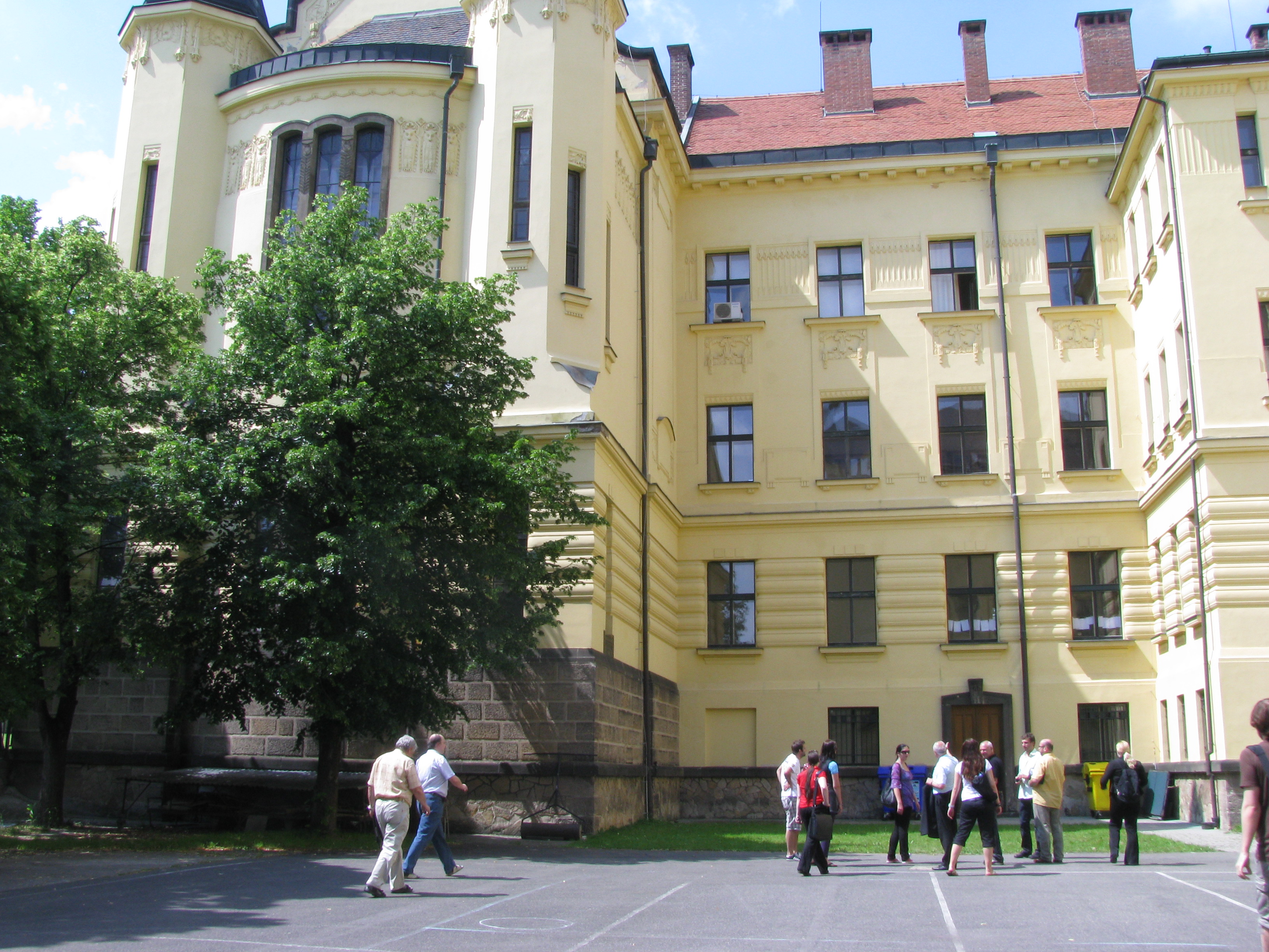 Budova gymnázia v Kladně