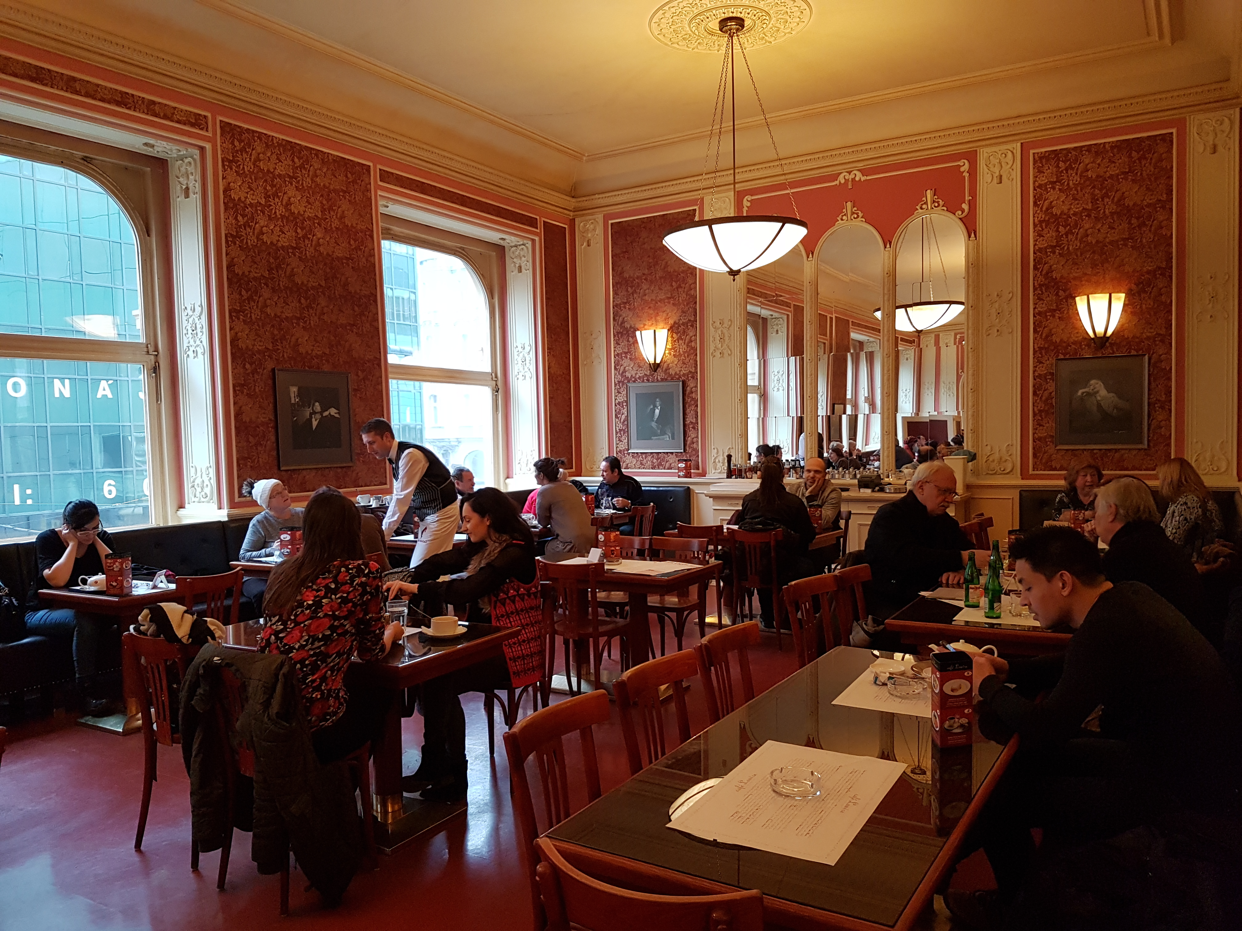 Radio Prague Le Café Louvre, lieu de rendezvous des intellectuels de