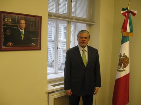 Embajador José Luis Bernal