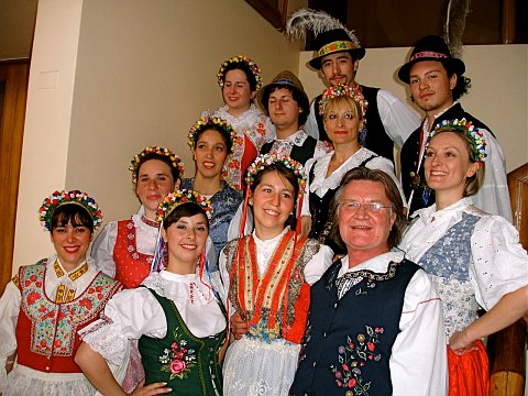 Grupo de baile Na zdraví, a cargo de Diana Klimentová, durante la celebración del Día de San Wenceslao. Foto: Rafael E. Rincón - Urdaneta Z.