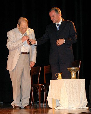 William Teltscher (links) mit Hauptmann Stanislav Juránek (Foto: Autorin)