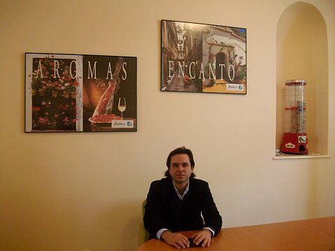 Luis en la sala de reuniones, foto: autora
