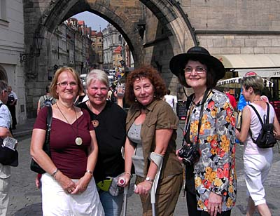 Rita Winkelmann (r.) mit ihren Freundinnen
